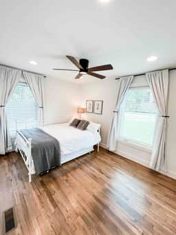 Delightful 2 BR Condo Downtown Homewood
