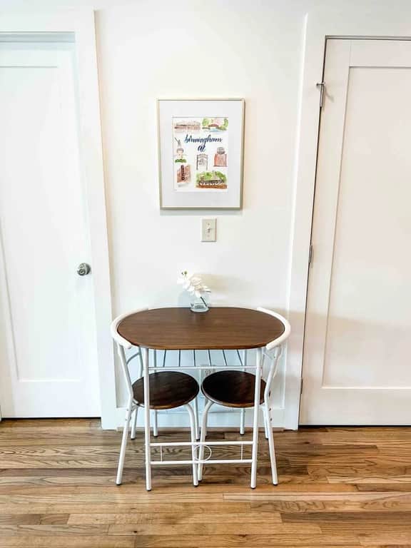 Cute 2 BR Condo Downtown Homewood